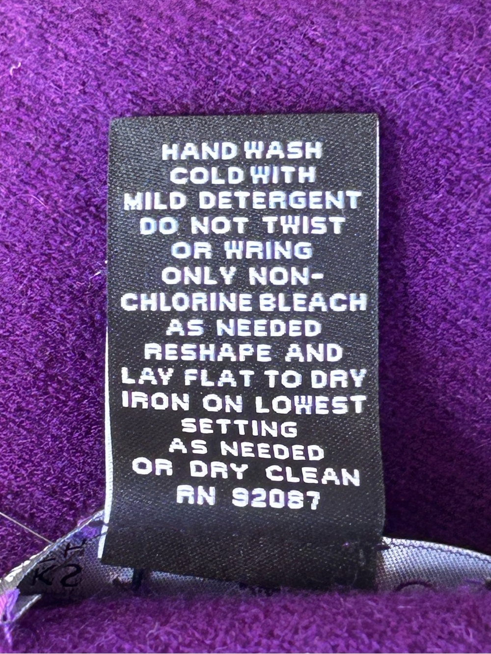 NWT SAKS FIFTH AVE 💯cashmere wrap-beautiful royal purple-soo soft & cozy - Picture 5 of 6